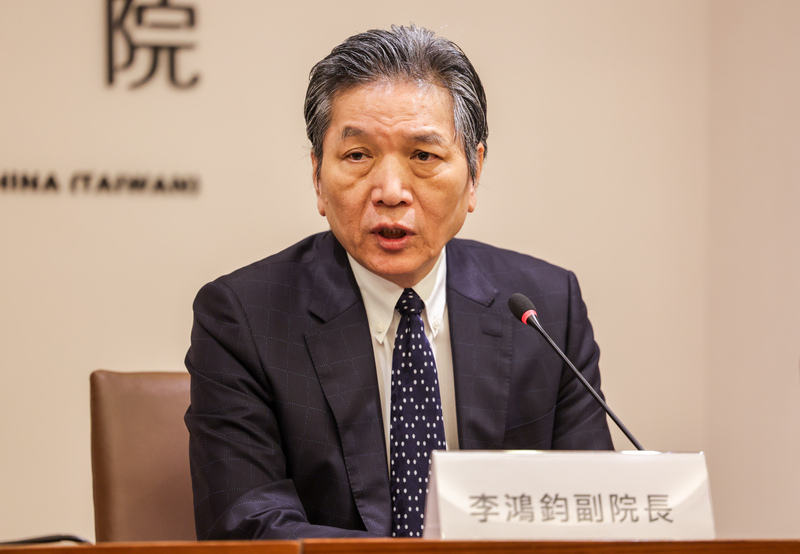 監察院副院長李鴻鈞（圖）2日召開記者會表示，最近因公務車私用問題，造成社會紛擾，他代表監察院向社會表達歉意。針對被媒體揭露3位私用公務車的監委，將移送紀律委員會。圖/中央社