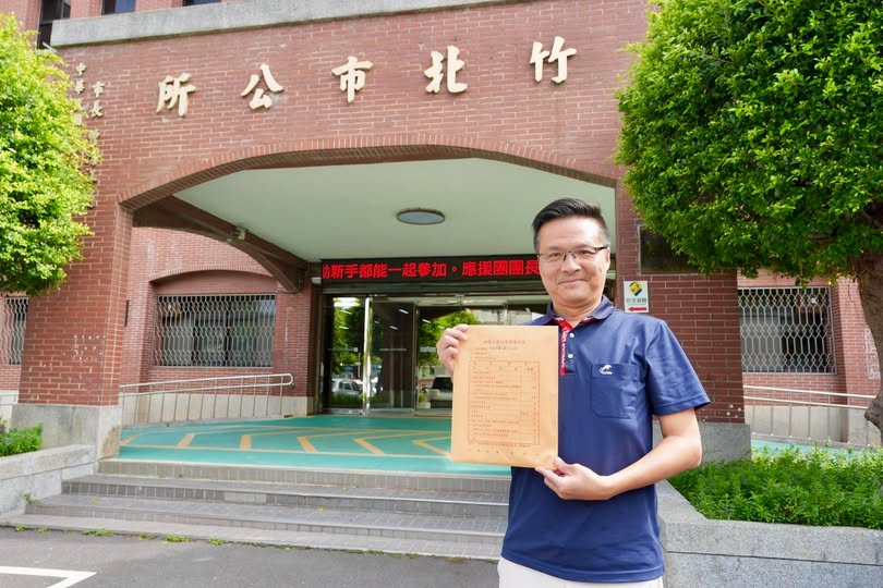 國民黨竹北市長參選人吳旭智日前已領表，對藍白僵局，他持較開放態度。圖／取自吳旭智臉書