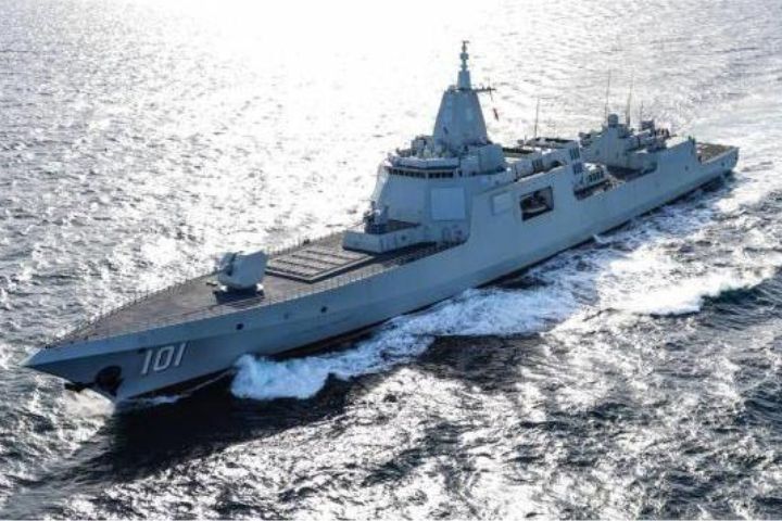 大陸055型驅逐艦,擁有萬噸級艦體,為垂直發射系統提供充裕艙室空間。圖/取自央視