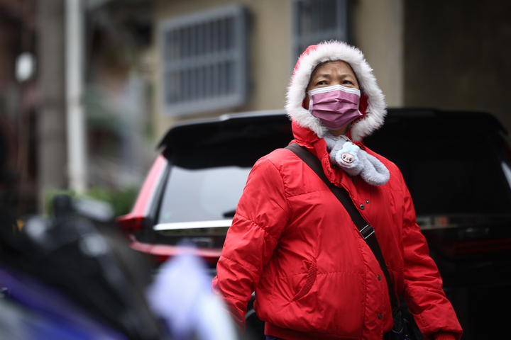 強烈大陸冷氣團逼近　中部以北晚間下探11度高山可能降雪