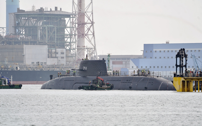 國造潛艦海鯤號去年9月「政治下水」後，仍在進行泊測試，尚未展開海上測試。圖/中央社