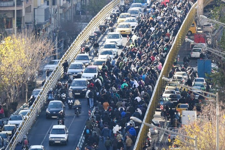 伊朗示威潮擴大　傳出革命衛隊志願兵遭殺害　當局恐轉向強硬鎮壓