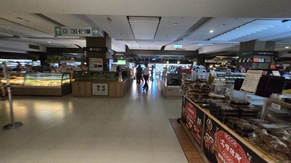 SOGO天母店30日上午9時許發生停電，業者緊急暫停營業，已於下午2點半恢復供電。圖/取自臉書社團「靠北天母幫」