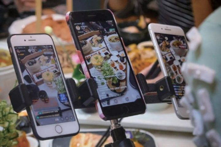 短時間內大量同城探店帳號湧現,對餐飲生態形成類似「蝗蟲效應」。圖/取自《消費日報》