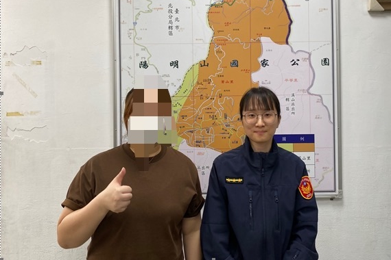 港女大意掉手機「旅遊資訊全沒了」　士林暖警神速追回助續行程