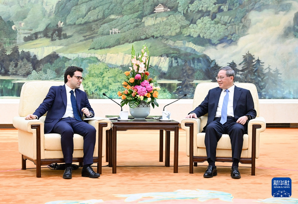 法國外長塞茹爾內（左）訪華會見大陸總理李強，承諾推動兩國元共識，深化交流合作。圖/取自新華社