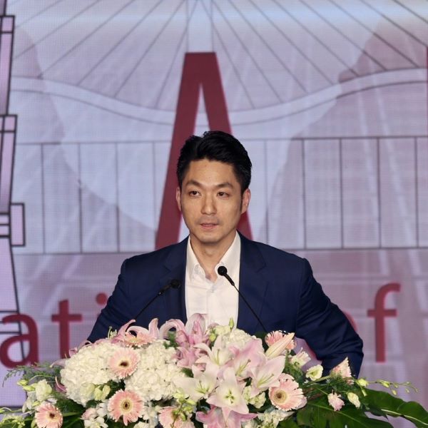 台北市長蔣萬安20日表示,極端氣候、防災韌性、少子化、高齡化,以及AI治理與產業轉型,早已不是單一城市可以獨自面對的問題。圖/中央社