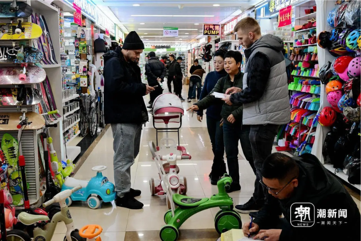 電玩及玩具也常成為義烏外國人光臨採購的主要地方。圖/取自潮新聞