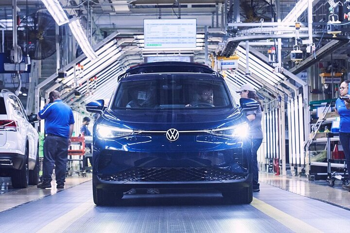 難敵中國電動車！福斯Q2財報慘澹　擬關4廠裁逾10萬人