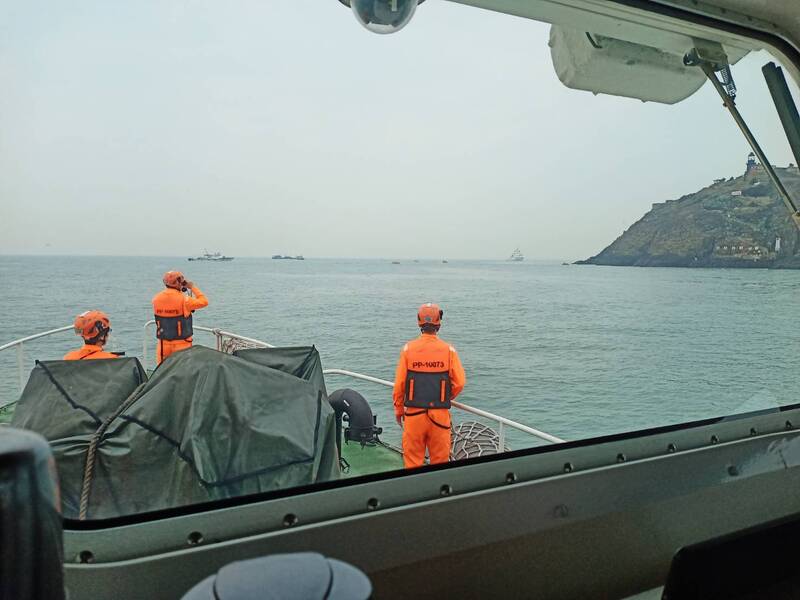 大陸「三無船隻」在金門禁限海域翻覆造成2人死亡。圖/中央社