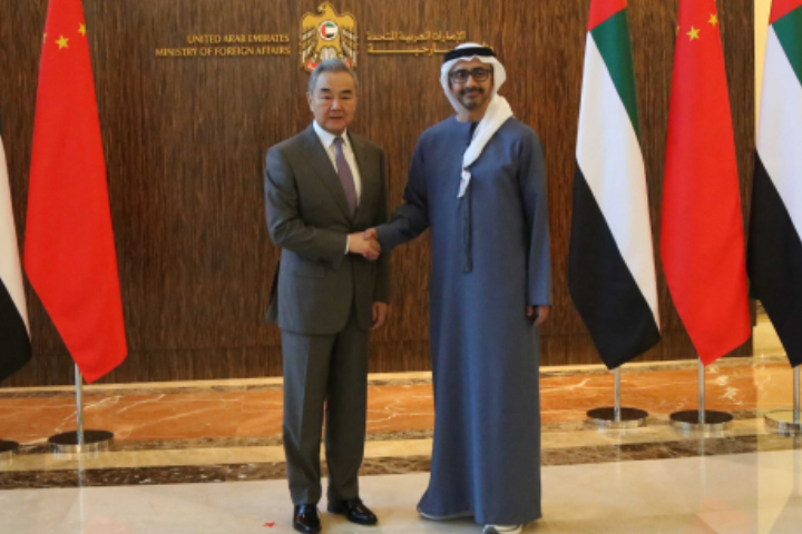 王毅12日與阿聯外長阿卜杜拉舉行會談。圖/陸外交部官網