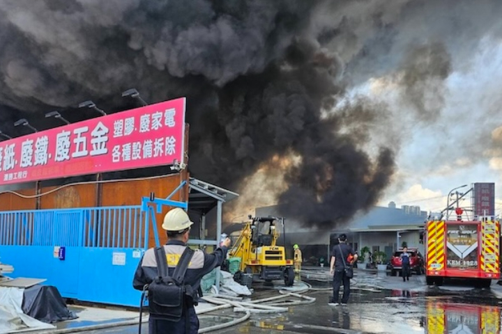 仁武塑膠倉庫大火  高屏5地區請關窗