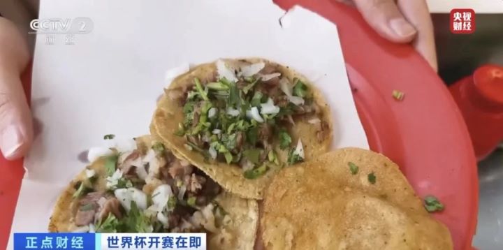 墨西哥街頭隨處可見的國民美食塔可（Taco），成為當地店家寄予厚望的2026世界盃的觀光產品。圖/取自央視