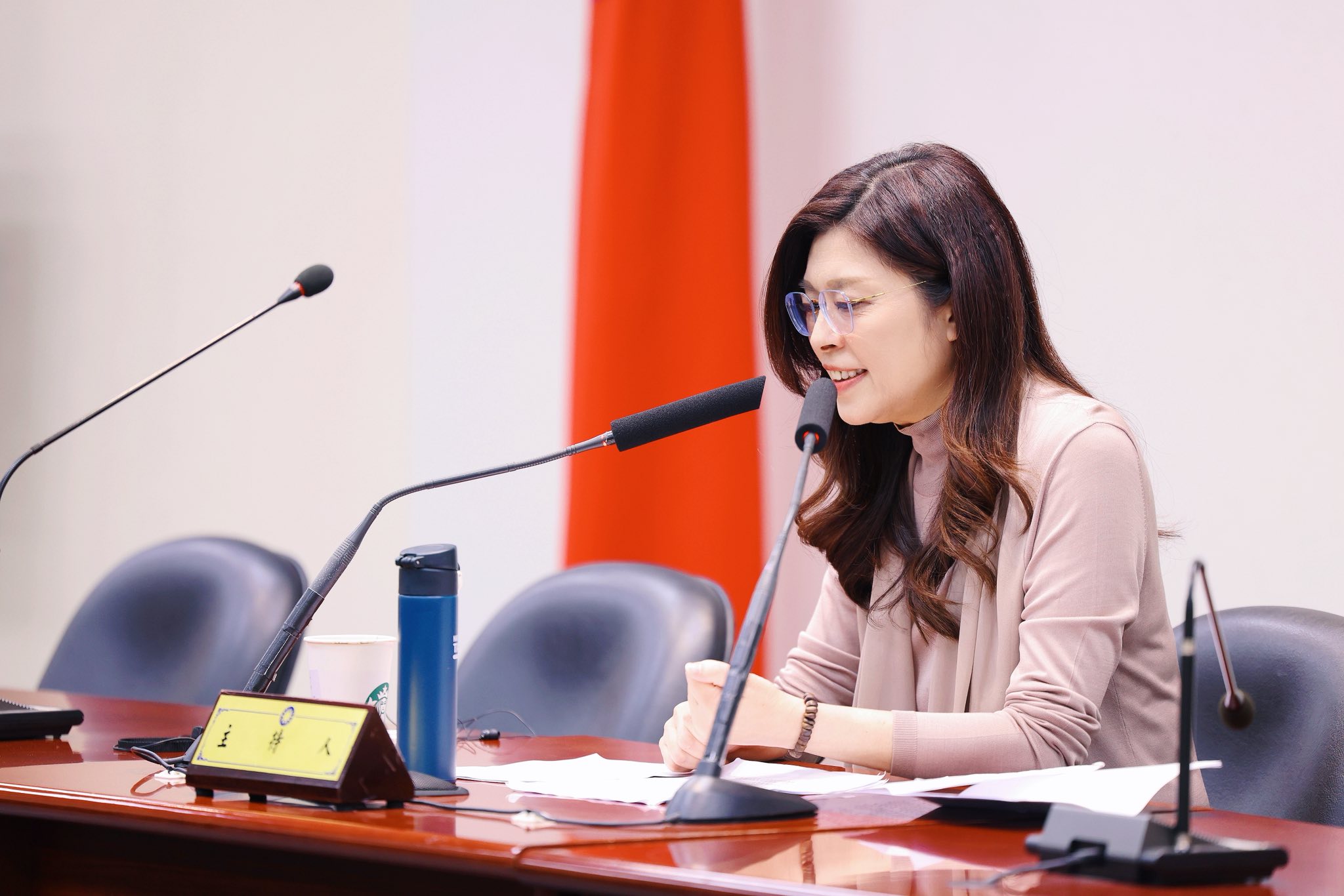 鄭麗文能約到50名外國駐台代表茶敘　與藍委餐敘卻三分之一缺席