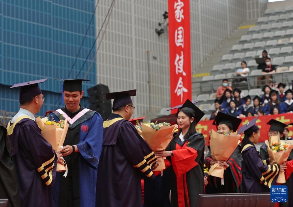 2023年6月，上海復旦大學研究生畢業典禮。新華社