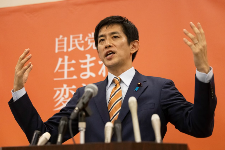 49歲的小林鷹之正式宣布參選自民黨總裁。圖/取自小林鷹之官方《推特》