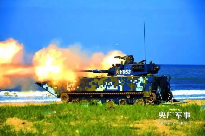 解放軍搶灘戰力，現以05式兩棲裝甲車系列為主力。圖/取自央廣軍式