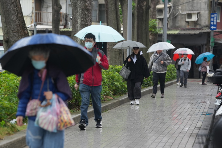 大陸冷氣團南下北東濕涼　基宜花防大雨