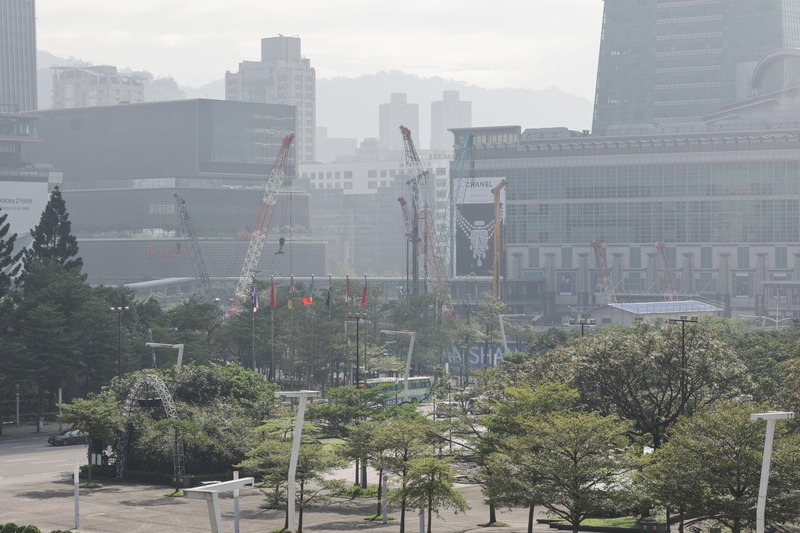 霧霾籠罩台中 天空灰濛濛 名醫嘆：上演沉默之丘