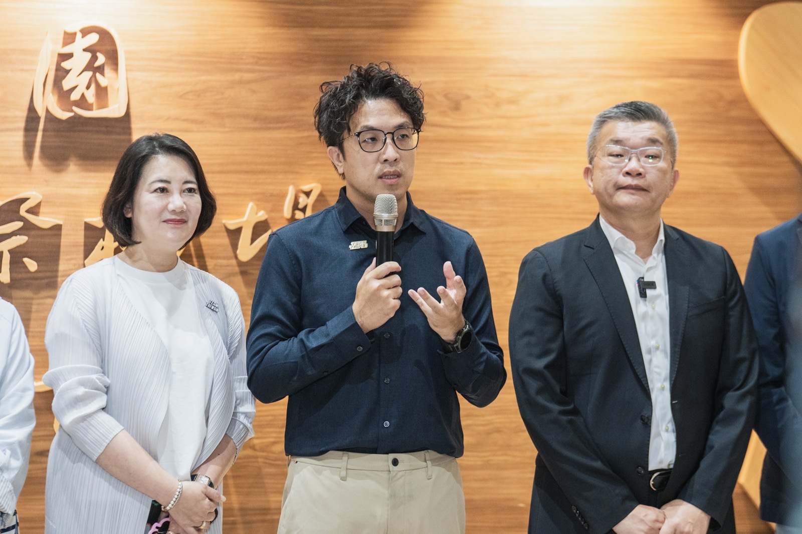 綠委吳思瑤（左）、蔡其昌（右）此次皆與台北市長參選人沈伯洋（中）一同訪美。圖/沈伯洋辦公室提供