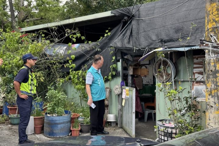 萬里溪堰塞湖發布紅色警戒　逐戶撤離居民　萬榮村停班停課