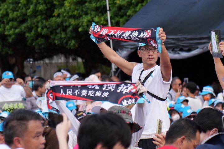 「我是人，我反毒油」護食安集會，號召全民站上街頭，要求政府徹查毒油流向、公開真相並追究政治責任。圖/記者陳思豪攝
