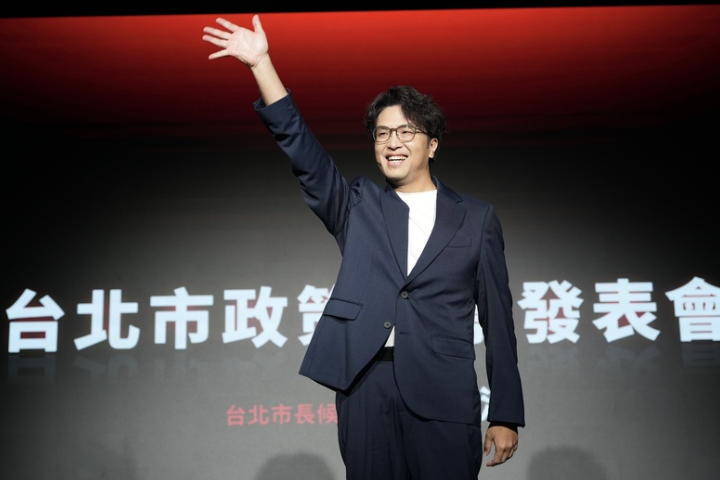 沈伯洋拋「捷運站設沖洗設施」省時間？粉專列3大問題：造成一堆問題