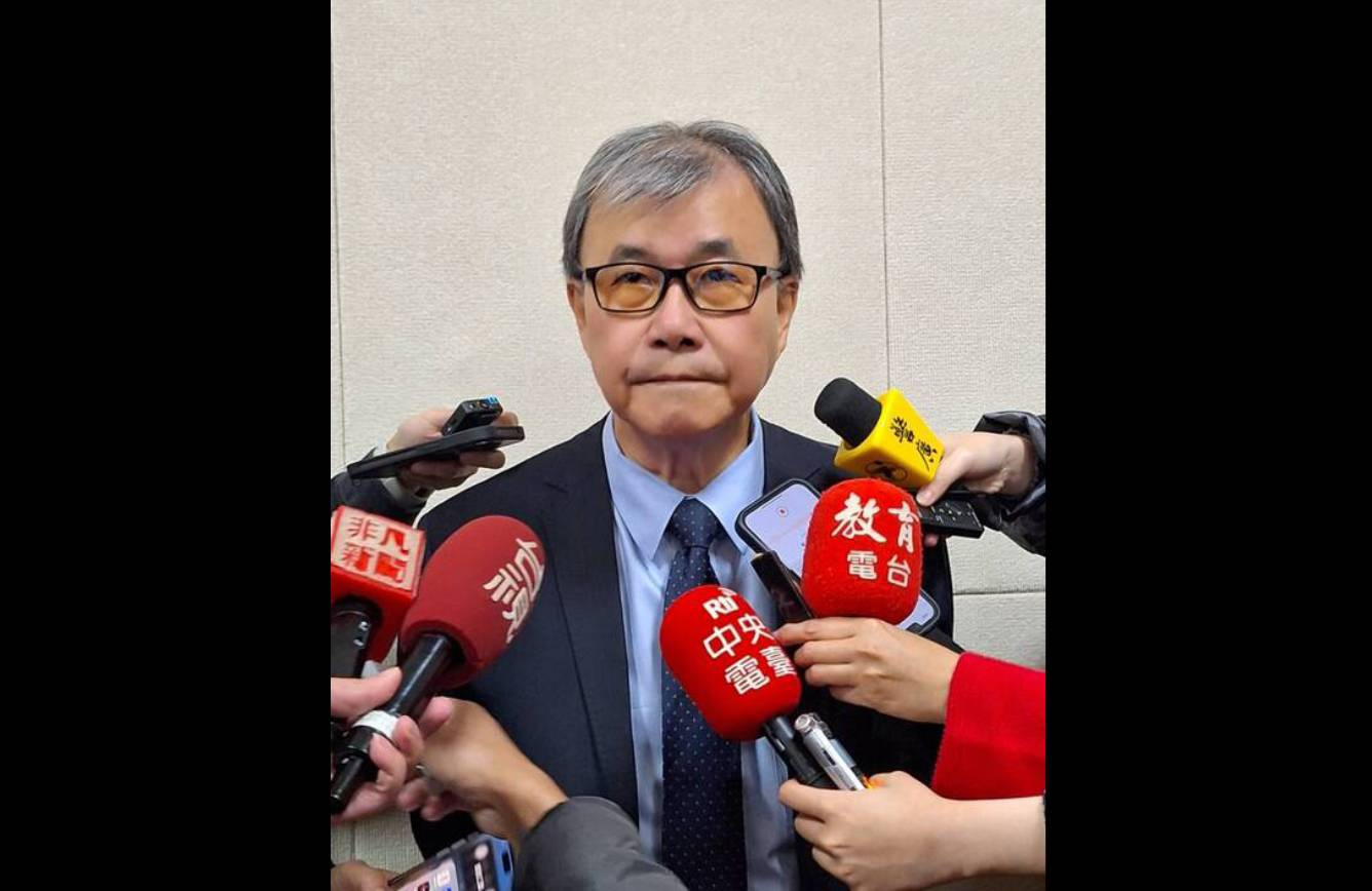 缺席教師頒獎典禮卻去蹭賴！鄭英耀劣跡斑斑　賴士葆：賴政府沒人了？