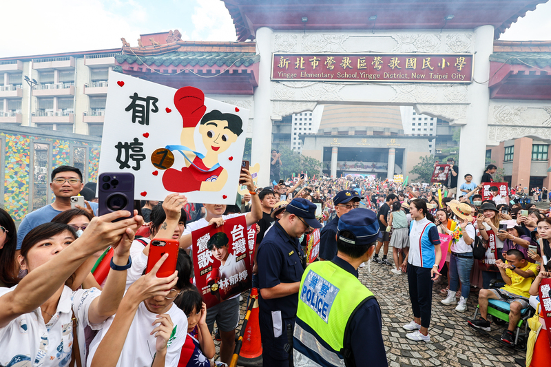 奧運選手歸國受到民眾熱烈歡迎，奧運仍脫離不了國族競爭的影子 。圖/中央社