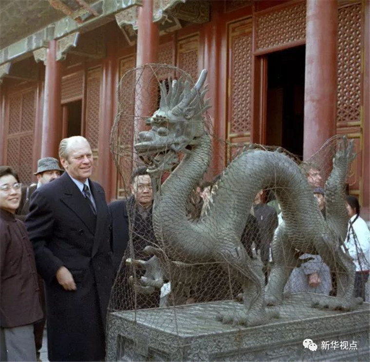 1975年12月1日至5日，福特是中美關係正常化後第一位來華訪問的美國總統。圖/取自新華視界