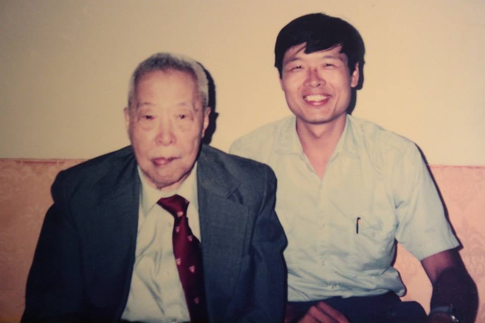 筆者與俞大維部長合影。圖/李吉安提供