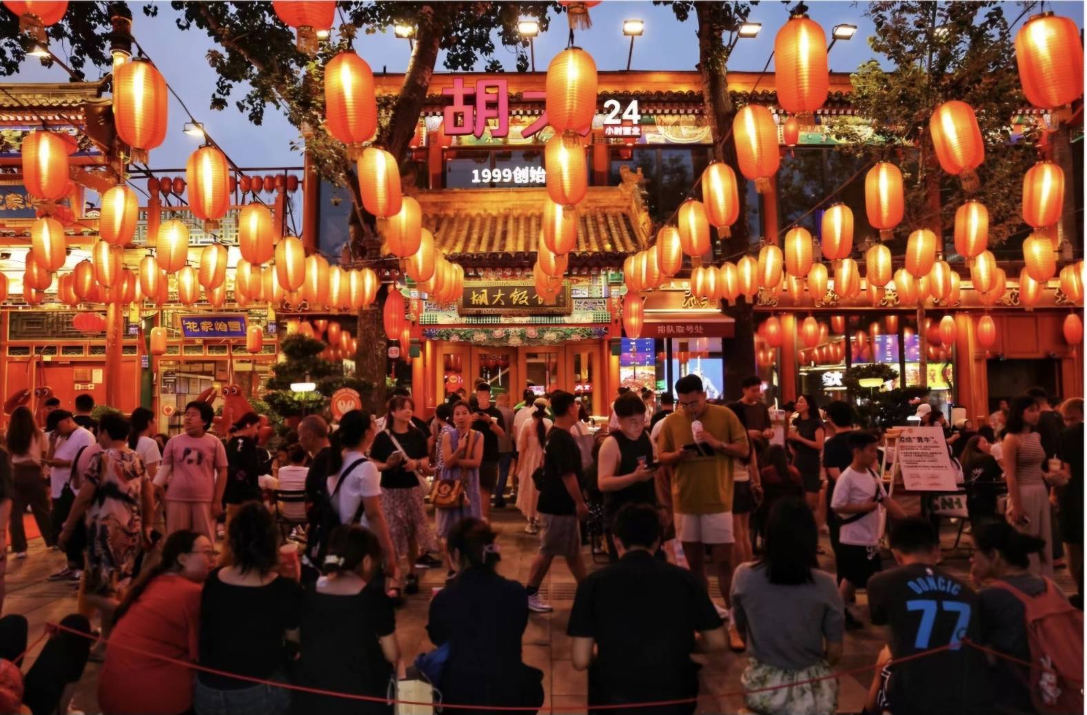北京夜生活中，簋街是個連外籍人士都知的地方。圖／取自新京報