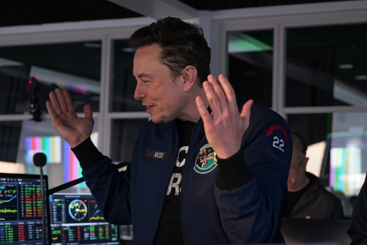 馬斯克也「普發」！承諾明年贈每位美國兒童一股SpaceX股票　總值逾百億美元