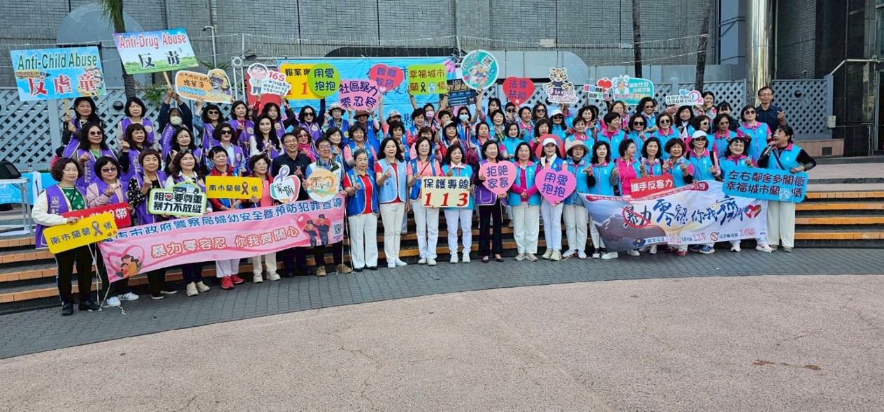 中三區五分會由卓仕文候任總監帶領彰化五個分會於彰化火車站前廣場遊行宣導。圖／國際蘭馨交流協會提供