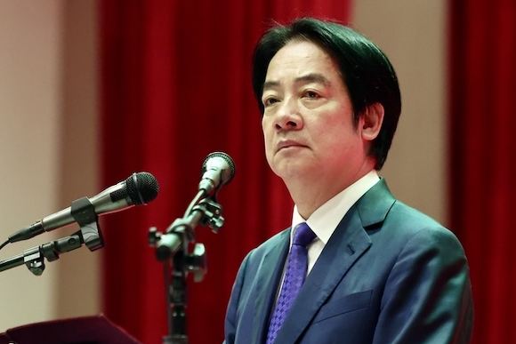 蔣萬安兒獲公費挨批　韋淳祐翻出賴清德兒子獎學金：換個爸爸就不同？