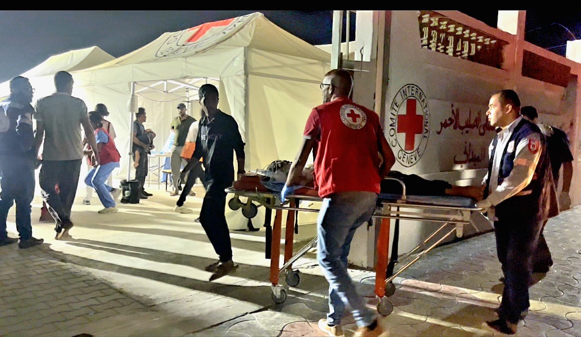 圖為上月拉法遭攻擊後，傷患湧入ICRC開設的臨時醫院。取自ICRC in Israel & OT@ICRC_ilot