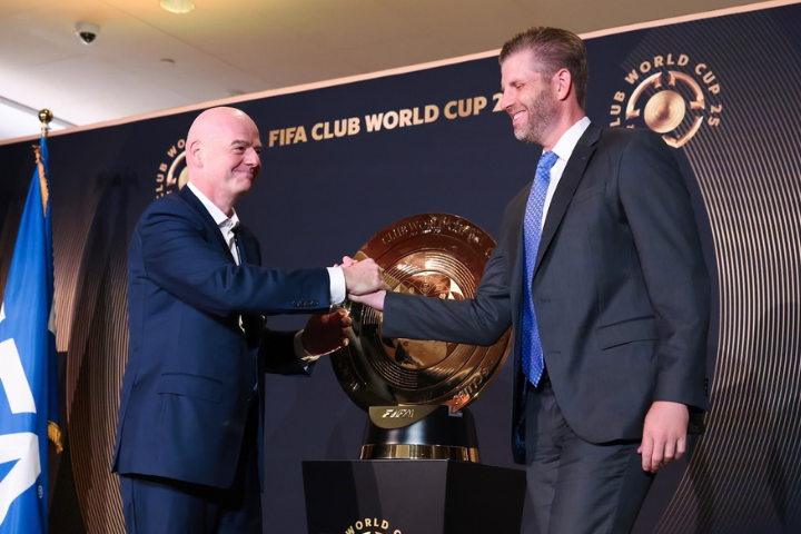 FIFA主席因凡蒂諾（左）與川普次子艾瑞克（右）一同出席在紐約川普大樓舉行的活動。圖/取自gianni_infantino ig