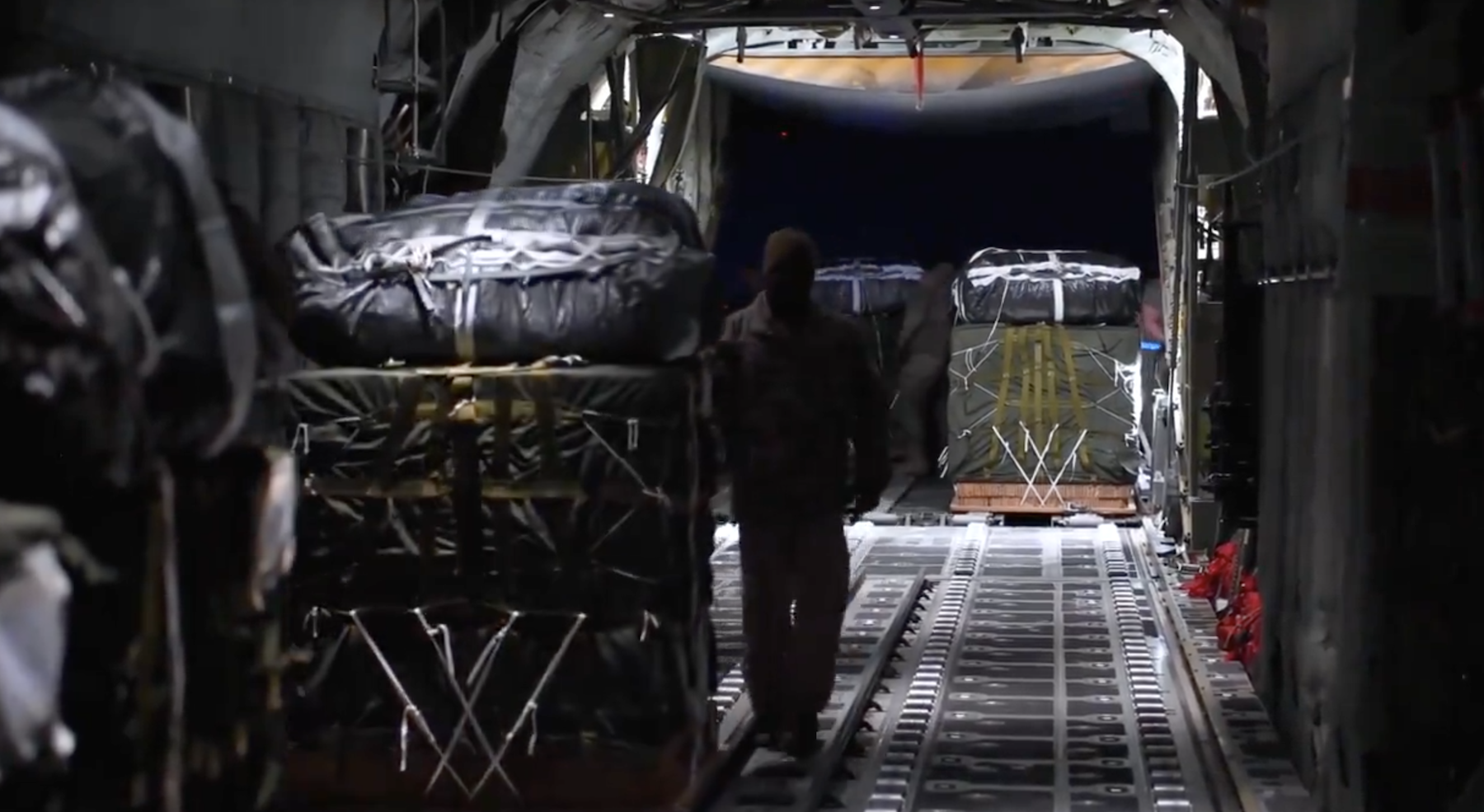 美出動C-130向加薩空投首批物資 拜登：仍遠遠不夠