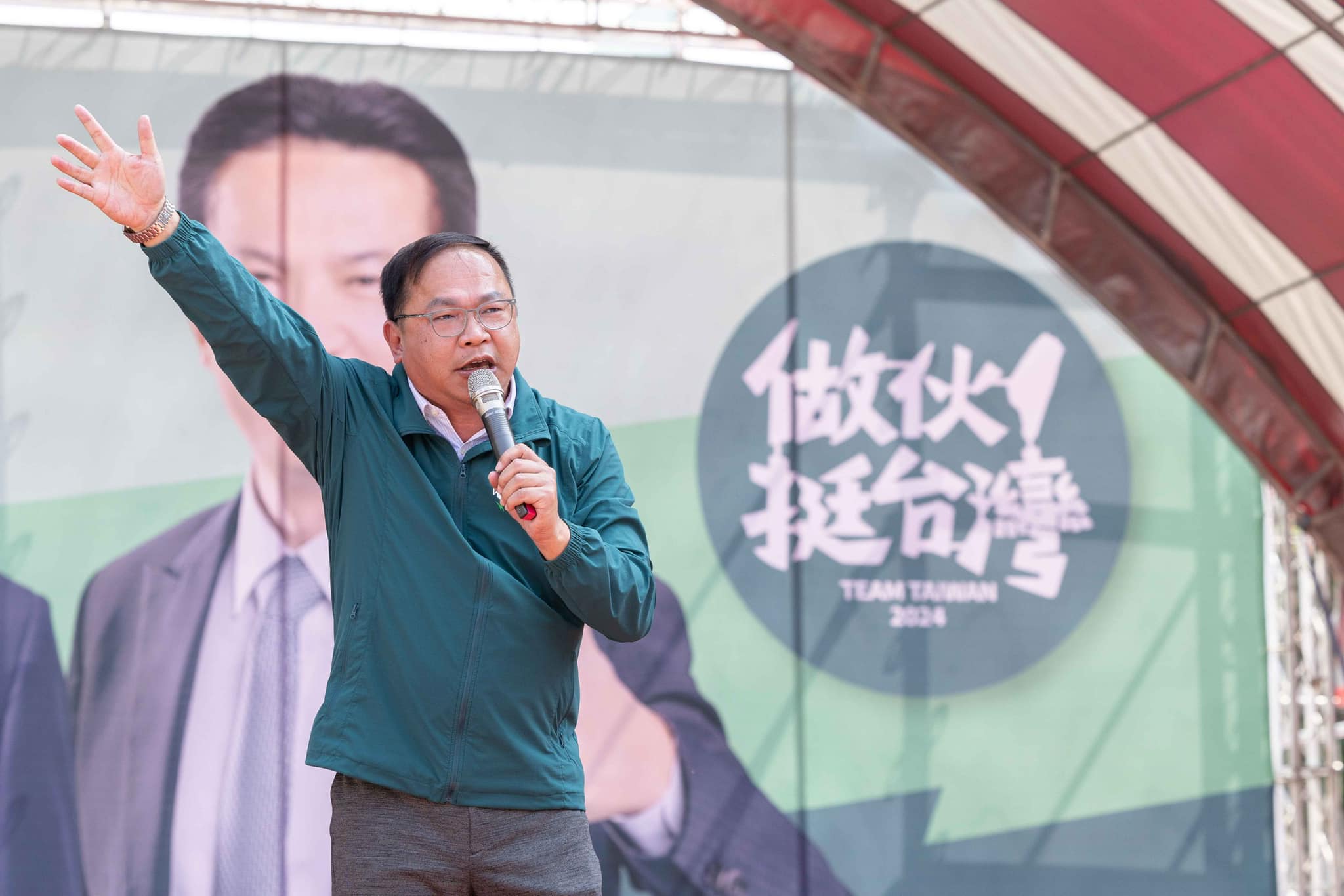 民進黨政策會執行長王義川表示，民進黨沒有買手機訊號做分析，而是他與朋友聊天時得知的。圖/ 取自王義川臉書