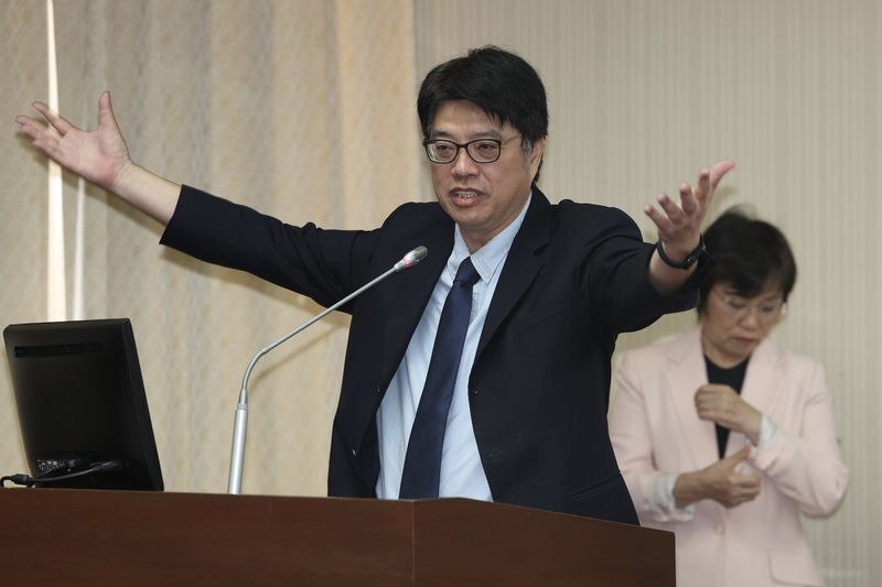 【梅花評論】兩岸交流    能不能有同一套標準！