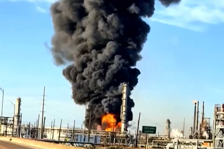 德州海岸大型煉油廠發生爆炸　部分居民撤離暫未傳出傷亡