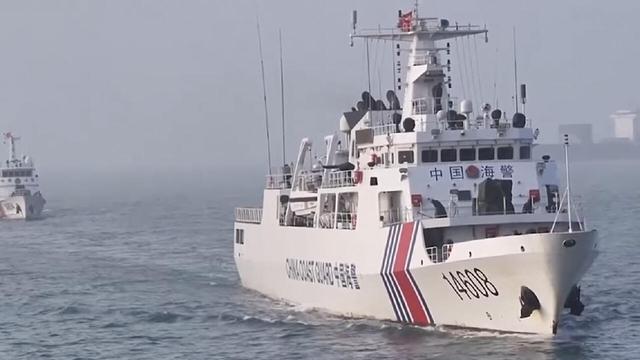 大陸海警船在金門巡航常態化，據報導，一艘澎湖籍漁船在金門外海捕撈小管時已被帶回晉江圍頭軍港。圖／取自網易