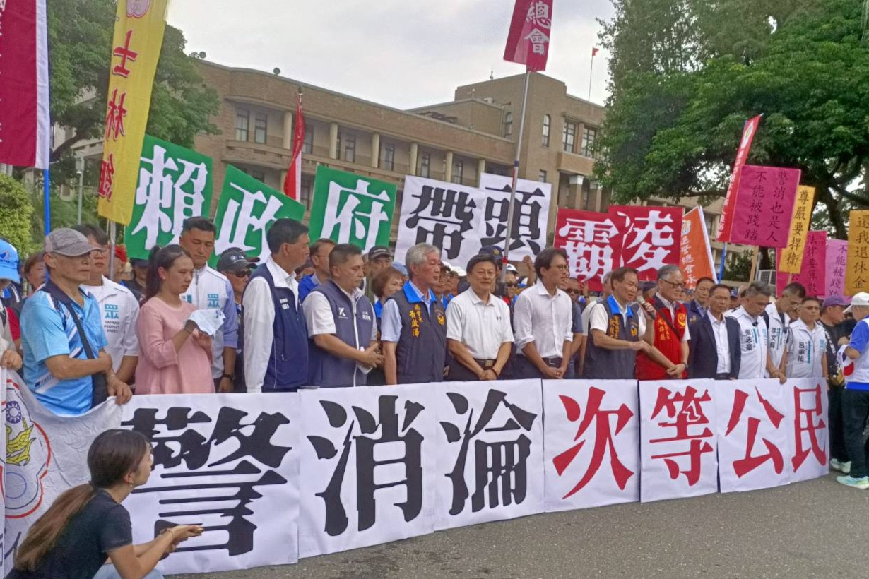還我退休金！警消團體合體藍白赴政院陳抗　痛批賴政府帶頭霸凌　