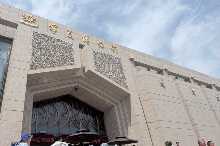 走進寧夏博物館，彷彿走進跨越四萬年的時光長廊。圖/記者陳素貞攝