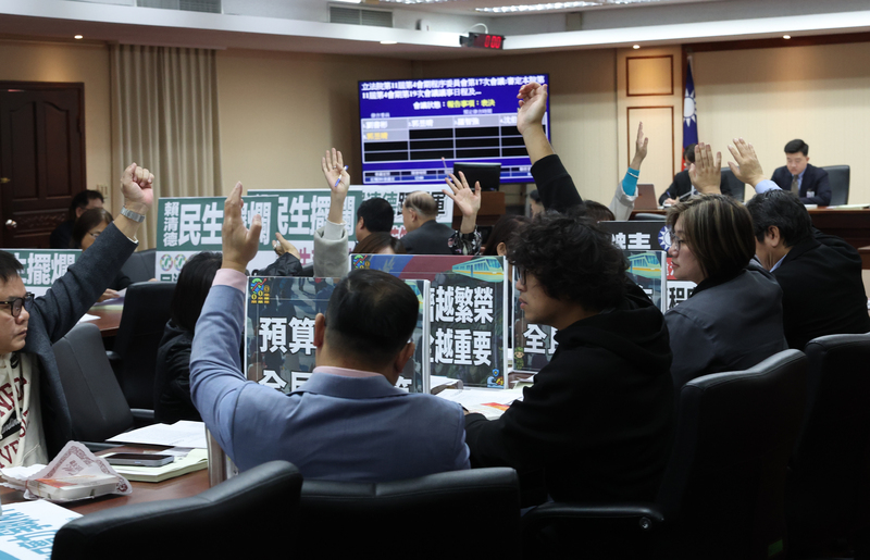 【梅花評論】國防特別條例審議    藍白綠博弈賽局