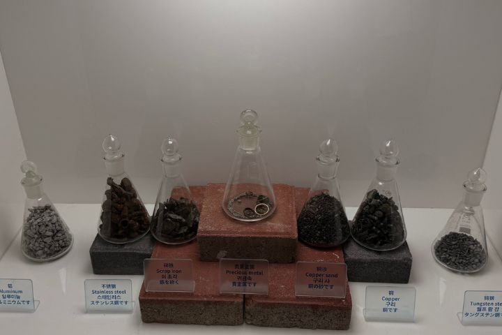 福山園區隸屬的廣州資環集團建置覆蓋全市的「垃圾公交式收運系統」使用氫能環保車、無人清掃車等智慧環衛設備。圖/記者陳素貞攝