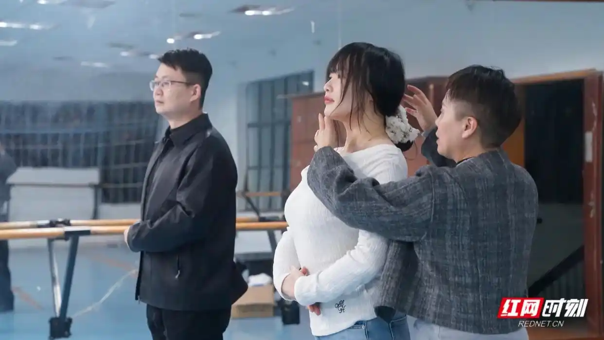 劉喜美與梁智斌正進行婚禮彩排。圖/取自紅網