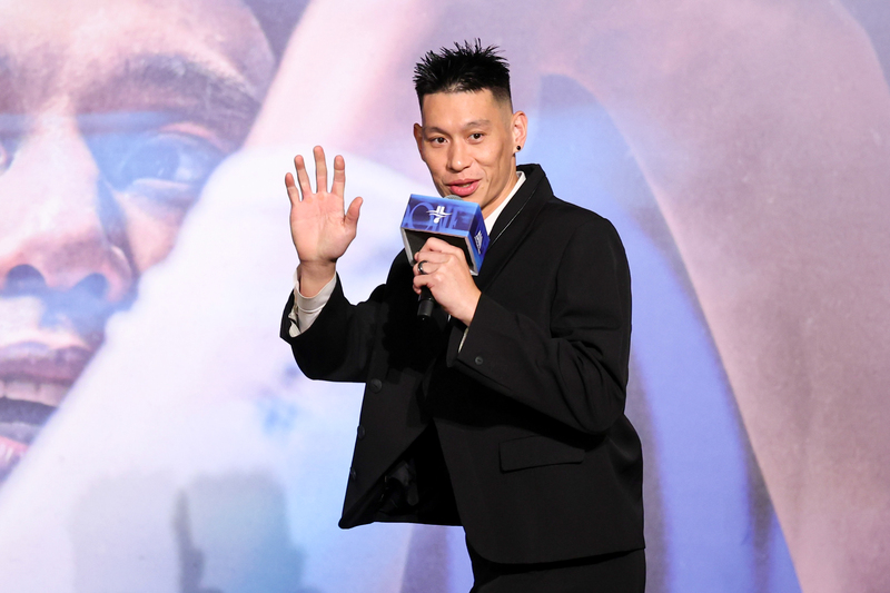 籃球球星林書豪「豪情不滅｜Never Done」媒體感謝會暨粉絲見面會，28日下午台北W酒店舉行，林書豪（圖）登台向球迷揮手致意。圖／中央社