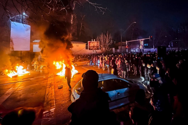 伊朗動盪擴大　革命衛隊劃下安全紅線　川普再聲援示威者：美國準備好協助