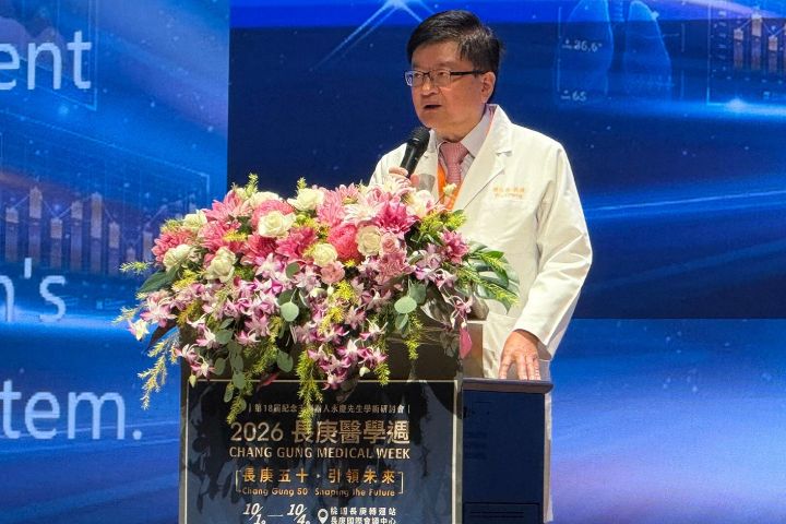 長庚決策委員會程文俊主委強調，長庚推動人工智慧與智慧化流程，目的在讓醫護人員能將更多時間與心力投入病人照護，維持科技無法取代的「醫療溫度」。圖/記者葉紹德攝